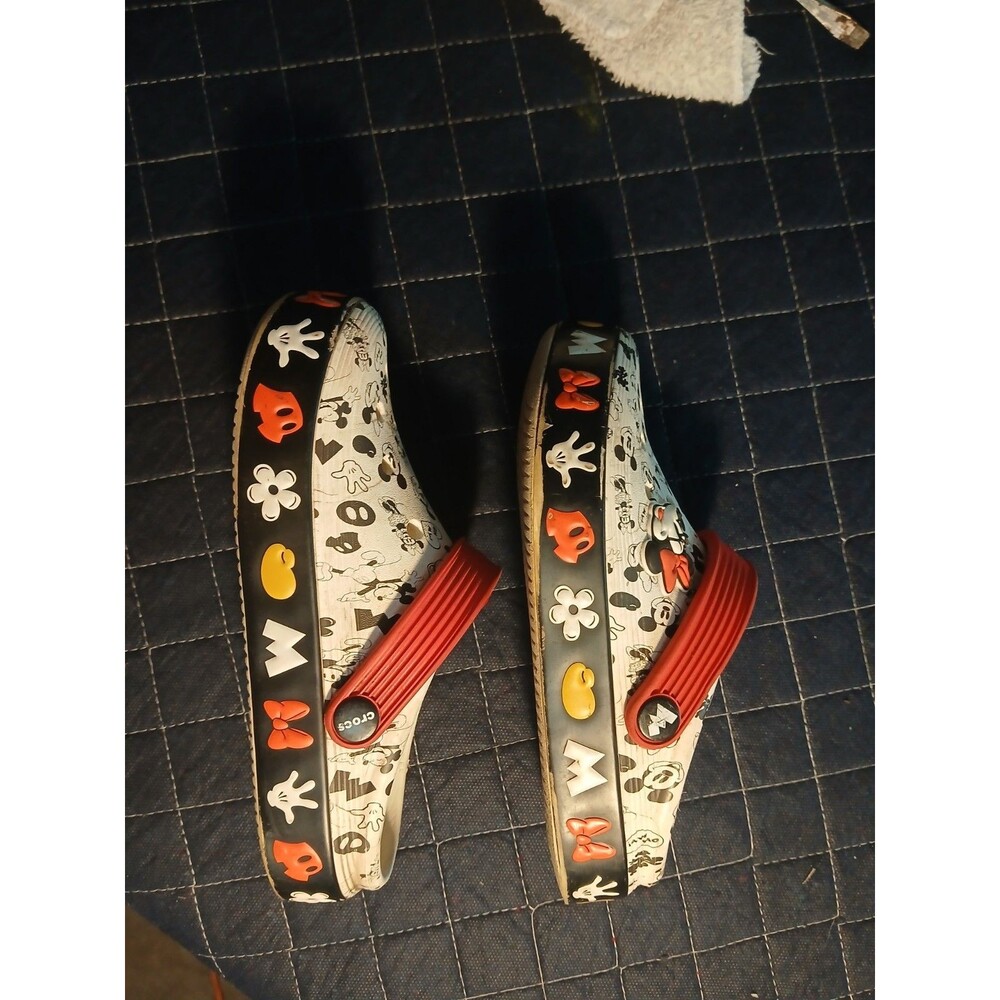 CROCS Kids' Mickey and Minnie Mouse Clogs- Red and Black size 1 J - Picture 3 of 5